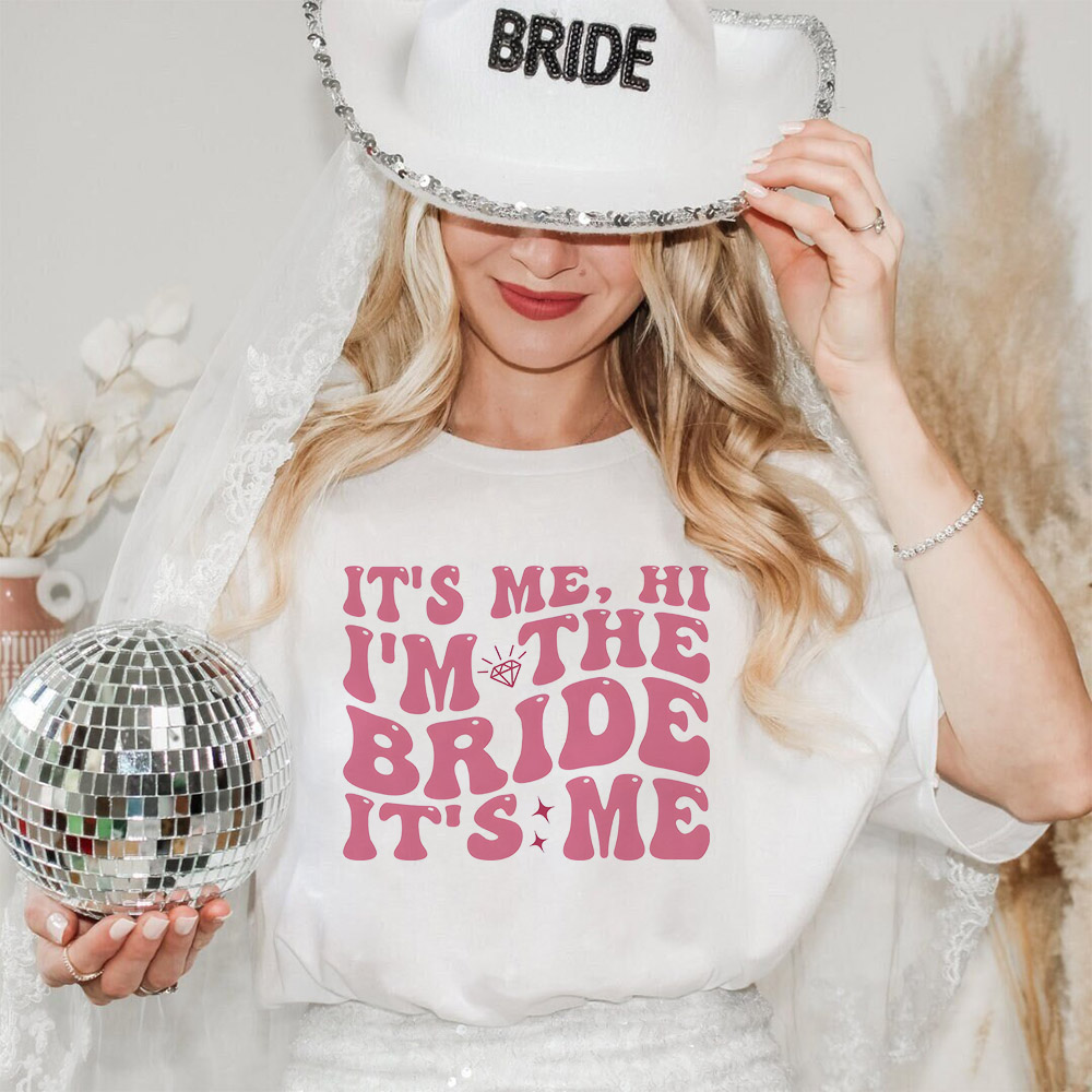 Coffee Tea Or Me - Trendy Estética Bachelorette Party Tee, Sou
